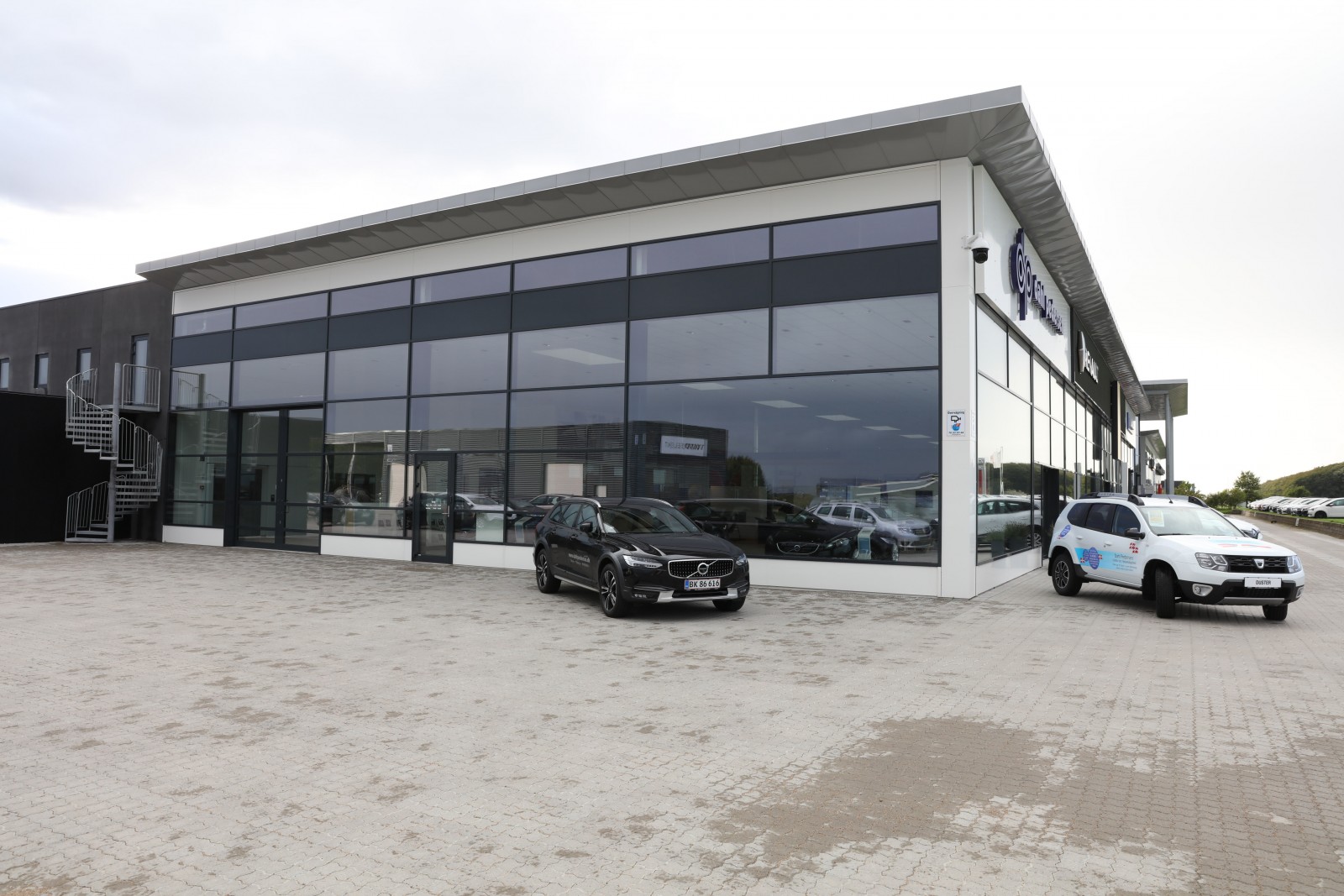 <h1>Dahl Pedersen A/S nyt bilhus i Holstebro</h1><h4>Komplet belysning og Lutron dali styring er leveret til alle funktioner i huset.</h4>